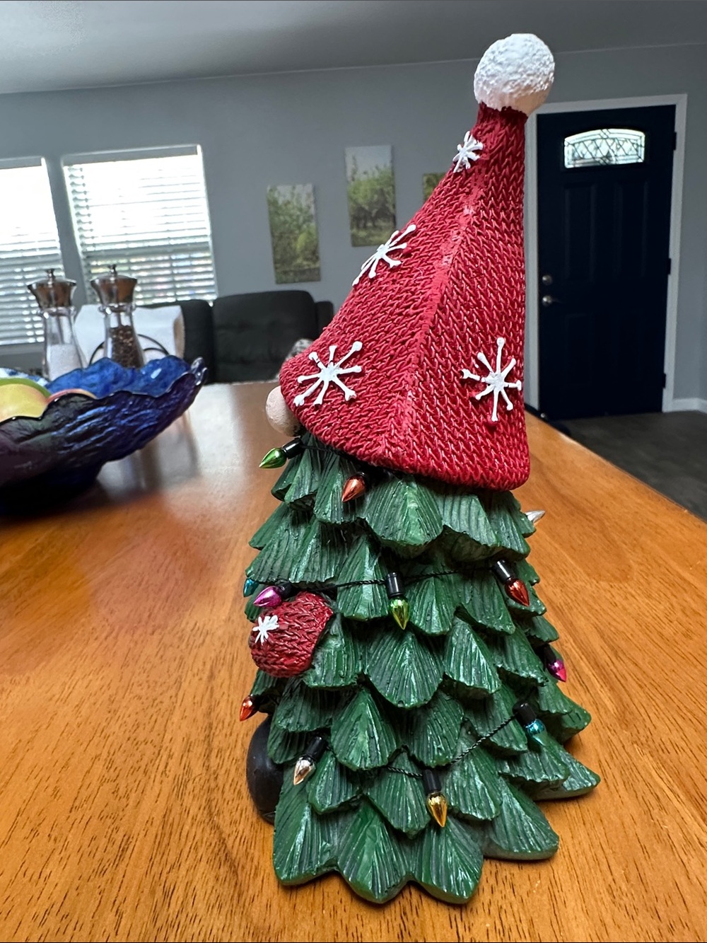 Christmas tree gnome. Green Christmas tree with red hat and mittens and lights - Picture 3 of 10